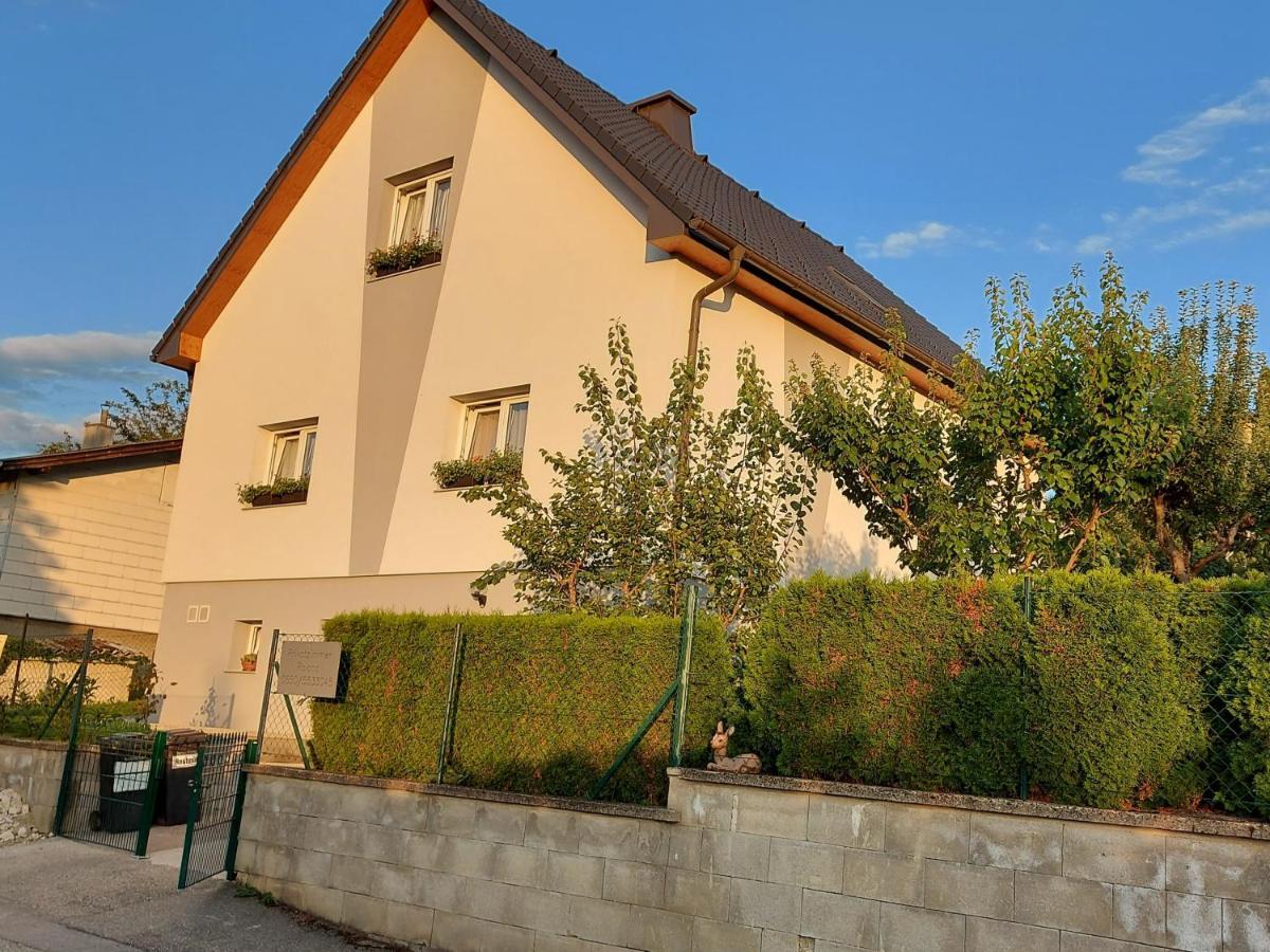 Privatzimmer Roland Hutten Exterior photo